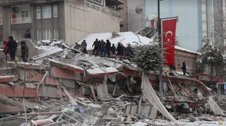 يديعوت: تركيا رفضت وجود مسلحين إسرائيليين بجانب طواقم إنقاذ ضحايا الزلزال